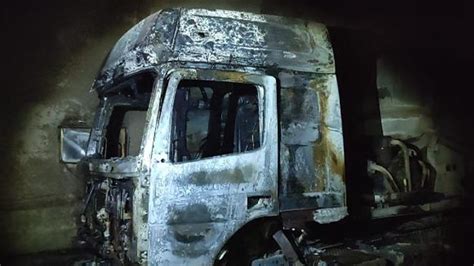 İ­s­t­a­n­b­u­l­­d­a­ ­ç­i­m­e­n­t­o­ ­k­a­m­y­o­n­u­ ­a­l­e­v­ ­a­l­e­v­ ­y­a­n­d­ı­